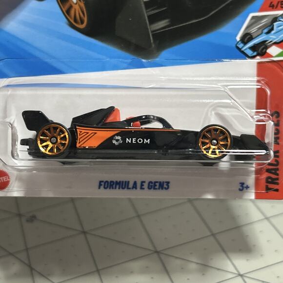 2025 Hot Wheels TRACK ACES 4/5 Formula E Gen3 194/250 - Picture 2 of 6